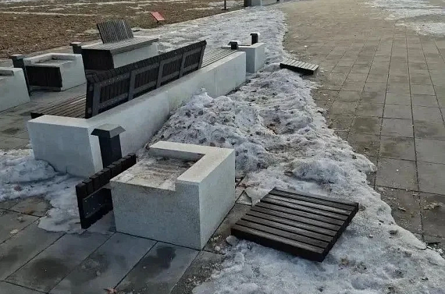 Благовещенца, сломавшего лавочки на «Трибуна Холл», привлекут к ответственности