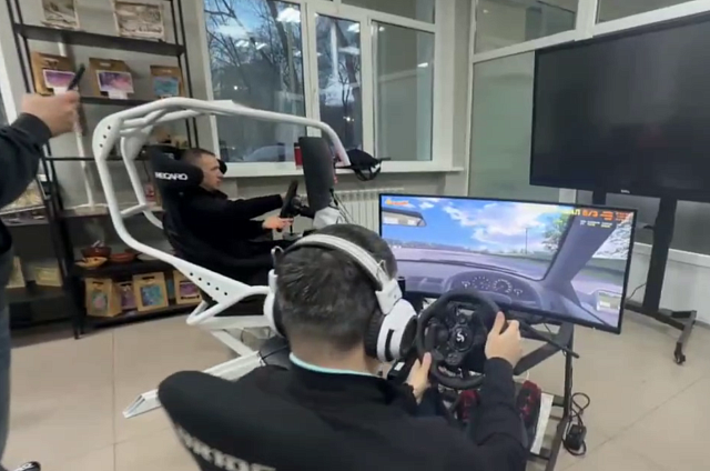 Гонки на льду: амурские автогонщики используют новый симулятор для подготовки