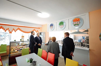 Губернатор Василий Орлов в ходе рабочей поездки оценил преобразования в Свободненской школе №5