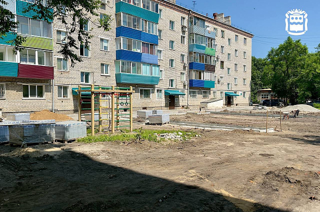 В Белогорске к концу лета появится новый благоустроенный двор