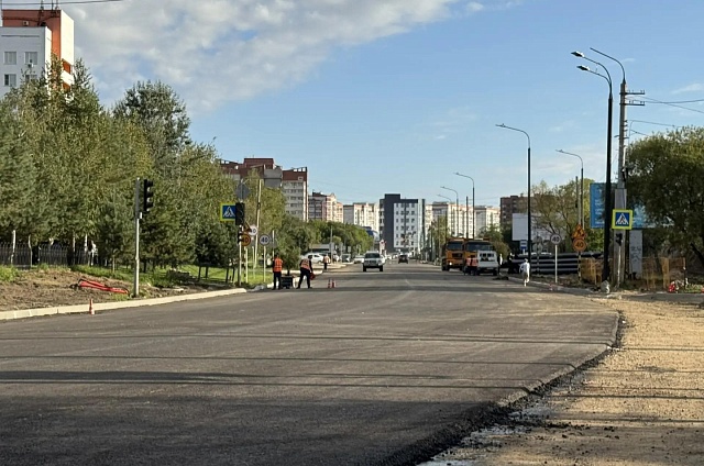 На участках Красноармейской и Василенко в Благовещенске уложили первый слой асфальта