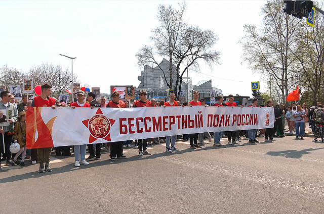 Василий Орлов принял участие в акции «Бессмертный полк России» вместе с тысячами благовещенцев