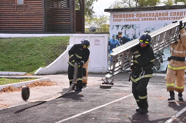 Комплексную программу профессиональной переподготовки проводят в Благовещенске для пожарных