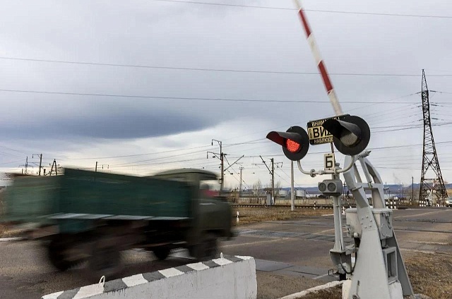В Белогорске на три дня ограничат проезд через железнодорожный переезд