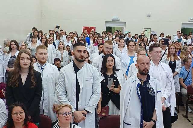 В этом году Амурская государственная медицинская академия выпустила 46 краснодипломников