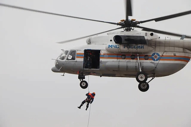 С профессиональным праздником поздравил амурских спасателей Василий Орлов