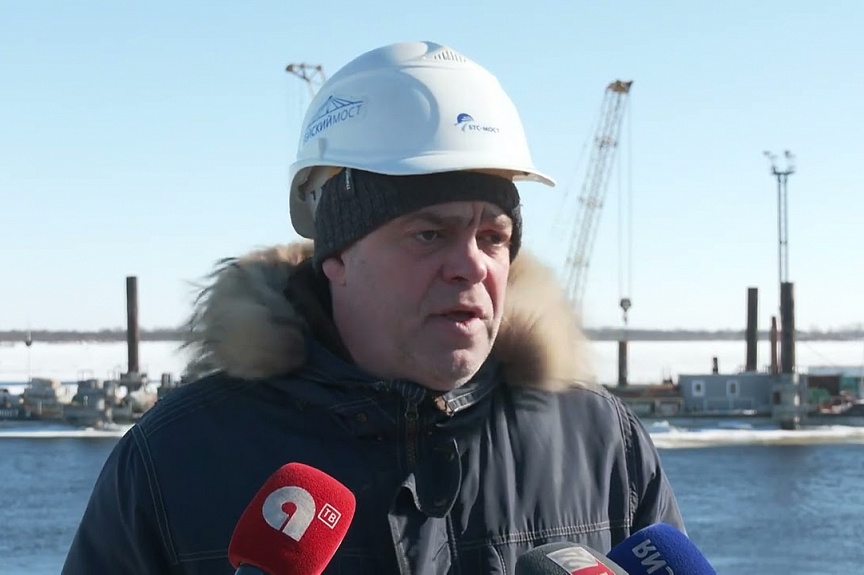 Новый мост через Зею готов больше, чем на половину