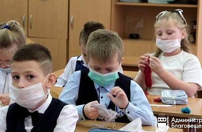 В Благовещенске отменили все детские мероприятия и ввели обязательный масочный режим