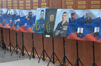 Десять амурчан написали портреты 13 курсантов ДВОКУ, которые участвовали в СВО