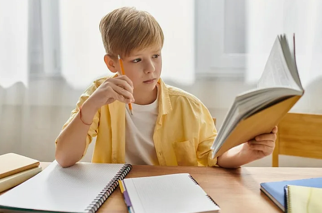  «Списать не получится»: Рособрнадзор анонсировал возможный отказ от традиционной «домашки» из-за ИИ