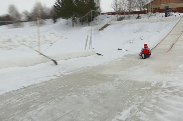 Ледовый восторг: в селе Великокнязевка возвели огромную горку