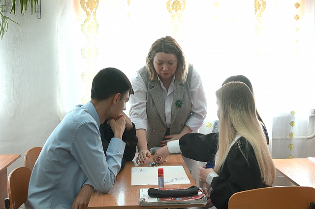 Работу в сельских школах благодаря программе «Земский учитель» нашли более 130 педагогов