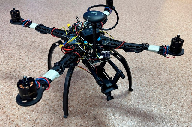 Умный рой: учёные из АмГУ обучают дроны работать в команде без человека