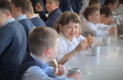 Депутаты проверили качество горячего питания в школе № 2 Благовещенска