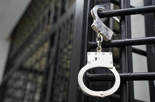 Хотел ударить сожительницу, но попал в полицейского: житель Приамурья ответит за нападение на инспектора ПДН