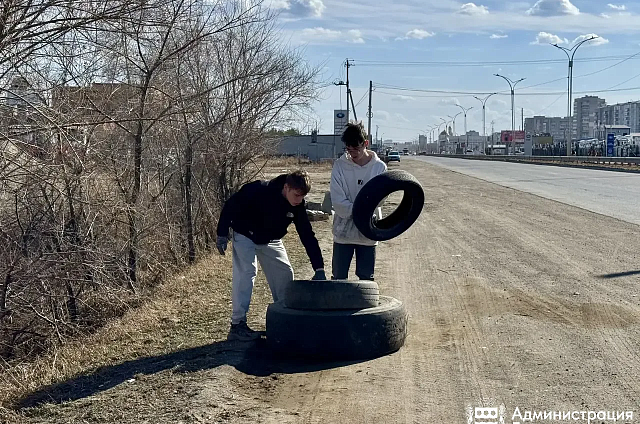 Благовещенские волонтёры присоединились к весенним субботникам в рамках акции «Город берегу»