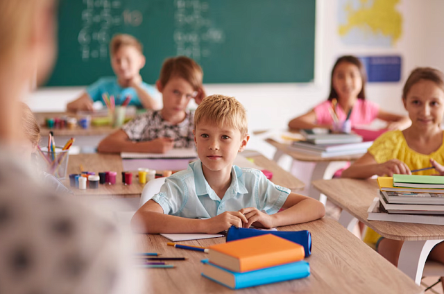 В школах Бурейского, Мазановского и Зейского округов звонки заменили космическими мелодиями