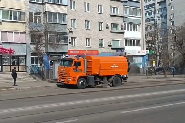 Единственный в регионе пылесос-регенератор начал убирать улицы Благовещенска без воды и наледи