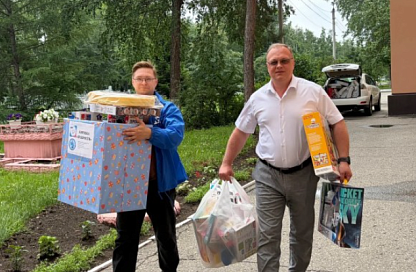 «Коробка храбрости»: детские больницы Приамурья заполнили настольными играми и канцелярией