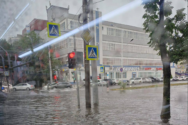 Из-за дождя жители Верхнеблаговещенского, микрорайона, Чигирей и Тепличного остались без электричества