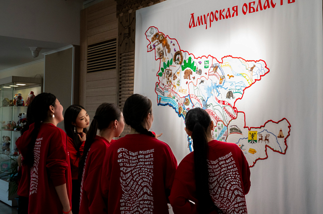В АОДНТ после ремонта открылась постоянная экспозиция «Вышитая карта Амурской области»