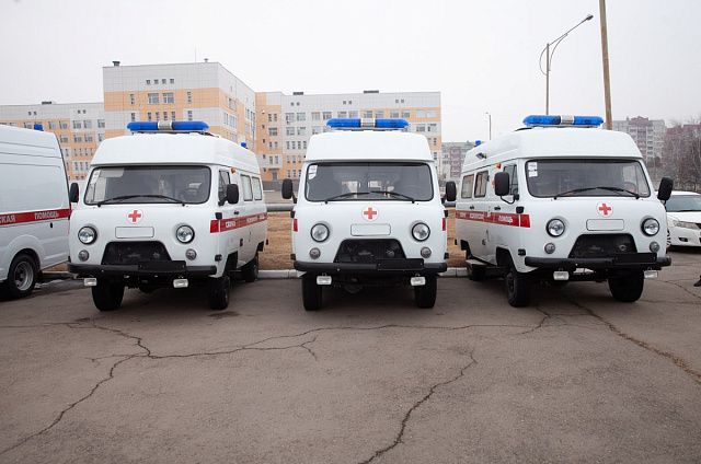 Новые автомобили получили 8 больниц Приамурья, медучреждениям передали 11 машин скорой и неотложной помощи