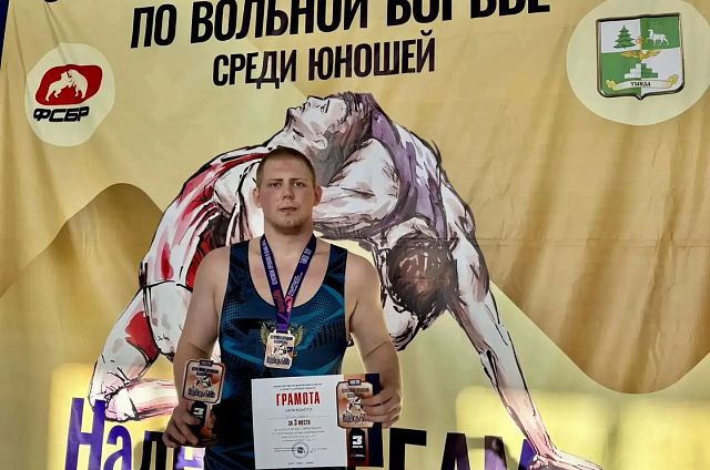 Кадет из Приамурья завоевал серебро на всероссийских соревнованиях по вольной борьбе в Хабаровске