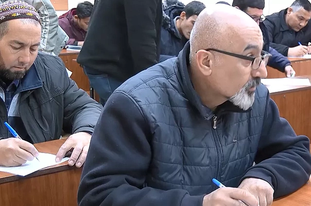 В Госдуме предложили обязать мигрантов платить налог за членов семьи