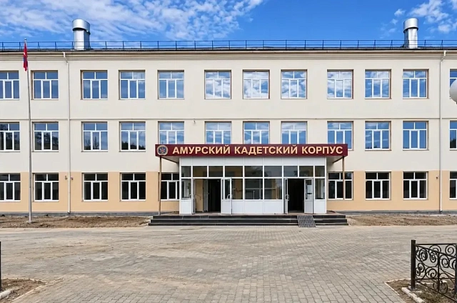 Новые окна и перегородки: в кадетском корпусе Благовещенска продолжается капитальный ремонт