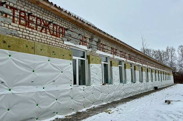 В посёлке Октябрьского района обновляют школу, в которой около 60 лет не было капремонта