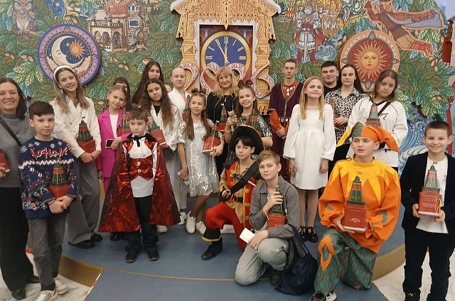 Юные благовещенцы побывали на Кремлёвской ёлке и познакомились с московскими достопримечательностями