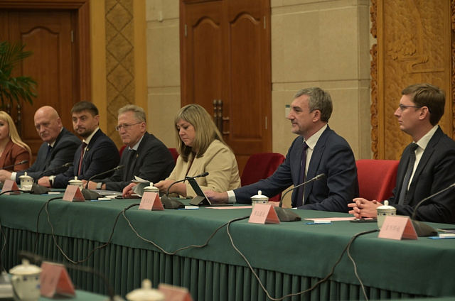 Возможность организации авиасообщения между Приамурьем и провинцией Ляонин обсудил Василий Орлов