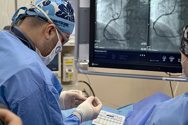 Без лишнего металла: Амурские кардиохирурги делятся новой методикой с коллегами со всей страны