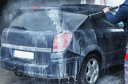 Не мойте машину на даче: россиян предупредили о штрафе до 3 тысяч рублей