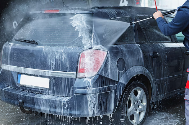 Не мойте машину на даче: россиян предупредили о штрафе до 3 тысяч рублей