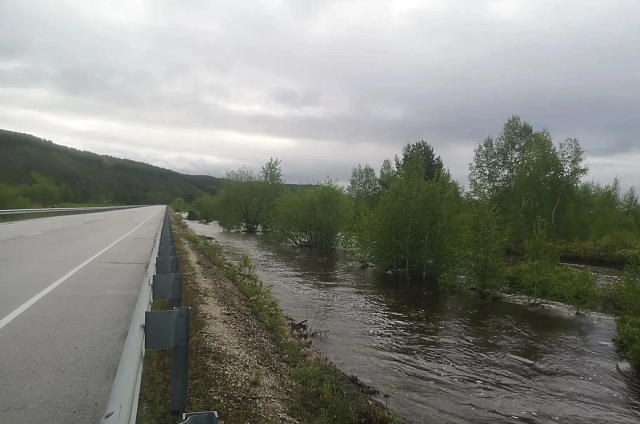 На подъезде к городу Сковородино открыли движение после спада уровня воды в реке