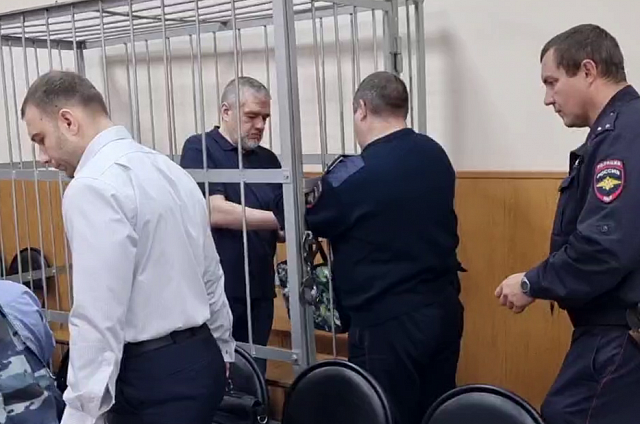 Бывший начальник УМВД по Амурской области и экс-начальник тыла полиции получили сроки за злоупотребление полномочиями