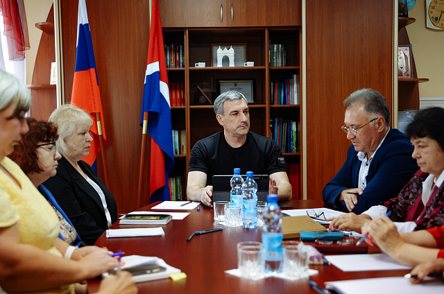 Губернатор Амурской области встретился в Михайловском районе с членами штаба поддержки семей участников спецоперации
