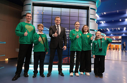 Глава Минвостокразвития России посетил экспозицию «Дни регионов Дальнего Востока в Москве»