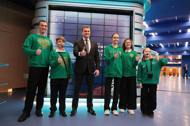 Глава Минвостокразвития России посетил экспозицию «Дни регионов Дальнего Востока в Москве»