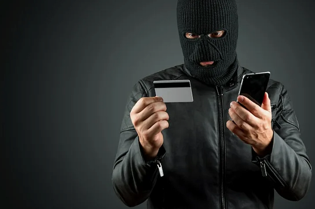 Шесть лет за телефон и кредитку: студент из Благовещенска обнулил чужой счёт, угадав дату рождения