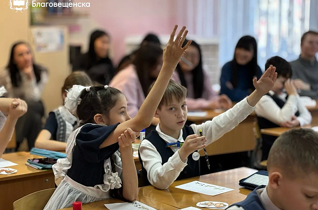В школах Благовещенска начался приём заявлений в первые классы