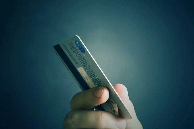 В Зее вдова оформила кредитную карту на умершего мужа и потратила 355 тысяч рублей