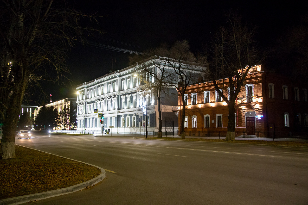 Архитектурная подсветка появилась ещё у нескольких зданий Благовещенска |  10.11.2022 | Благовещенск - БезФормата