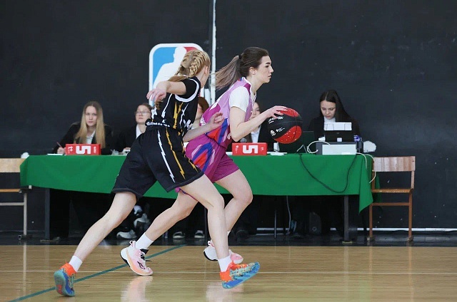 Баскетболисты из Шимановска и Белогорска победили в региональном этапе «КЭС-Баскета»