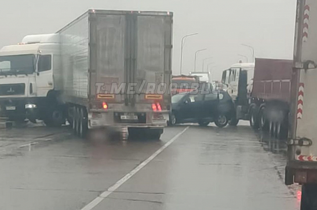 На старом мосту через Зею затруднено движение из-за ДТП