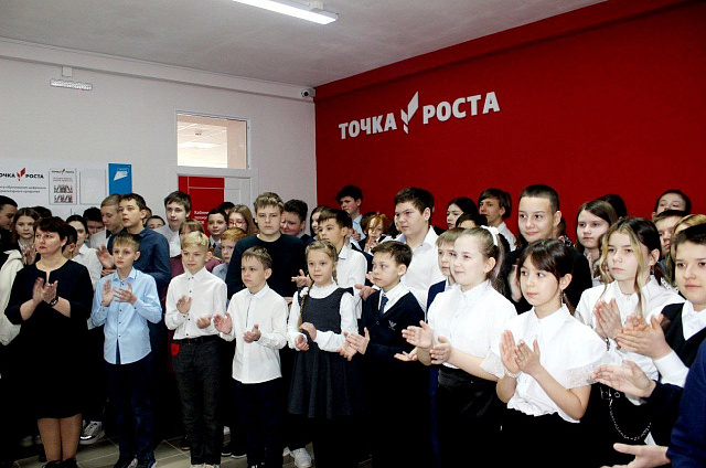 Обновлённая школа села Усть-Ивановки открылась после ремонта
