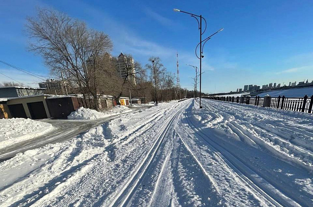 В Благовещенске на набережной Амура оборудовали лыжную трассу