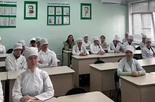 Более 700 молодых медиков пополнят амурские больницы и ФАПы в этом году