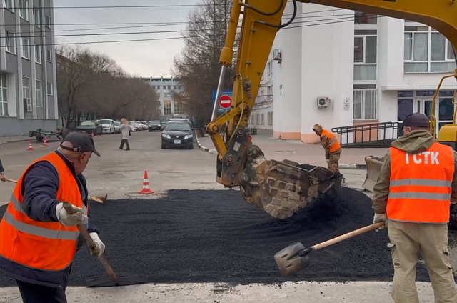 В Благовещенске стартовал ямочный ремонт